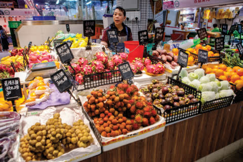 In renovated Link REIT fresh markets, we have the same style of signboard over every stall, which is personalised for each trader. In renovated Link REIT fresh markets, we have the same style of signboard over every stall, which is personalised for each trader.