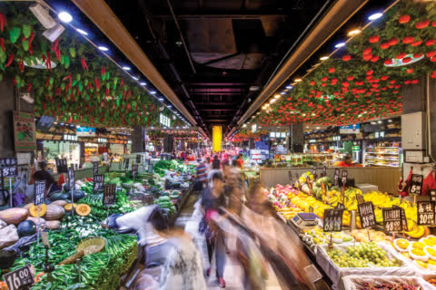 Fresh and colourful products are displayed in attractive way in the renovated Link REIT fresh markets. Fresh and colourful products are displayed in attractive way in the renovated Link REIT fresh markets.