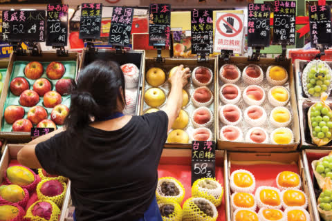 Link REIT helps stallholders to display produce in better and attractive way. Link REIT helps stallholders to display produce in better and attractive way.