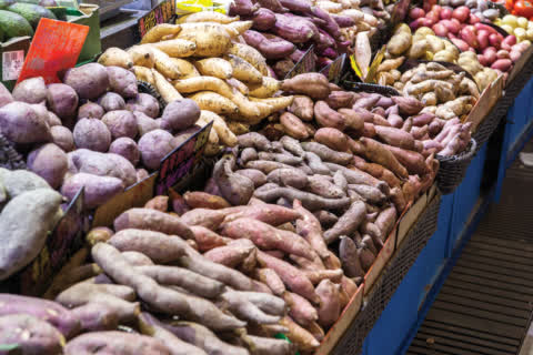 Various types of potatoes are available in Link REIT fresh markets. Various types of potatoes are available in Link REIT fresh markets.